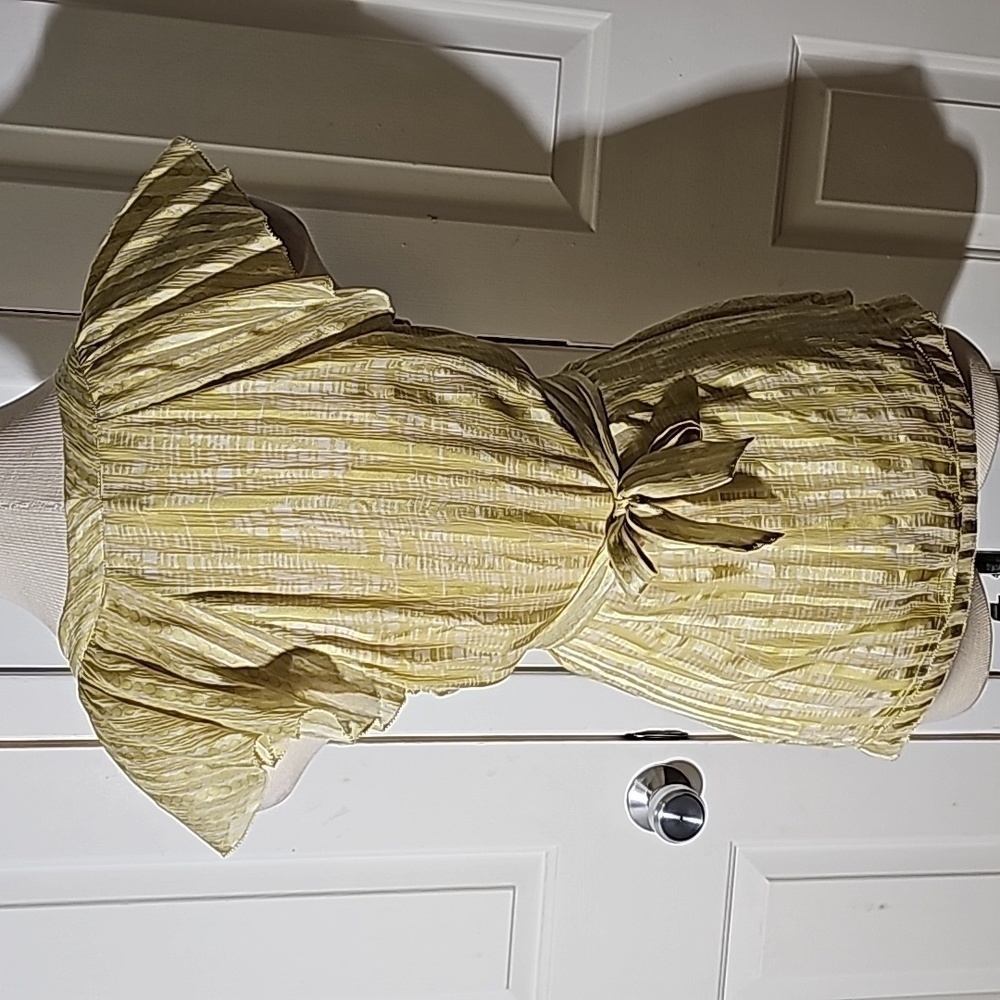 BCBG MAXAZRIA Women's wrap blouse with ruffle sleeves tie in back. Size XS. - Picture 7 of 8